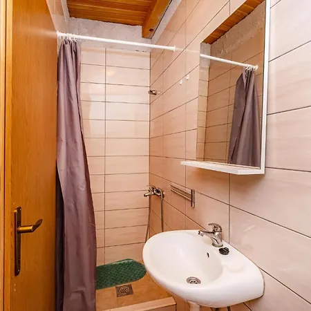 Two-bedroom In Lisane Tinjske