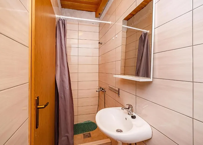 Two-bedroom In Lisane Tinjske