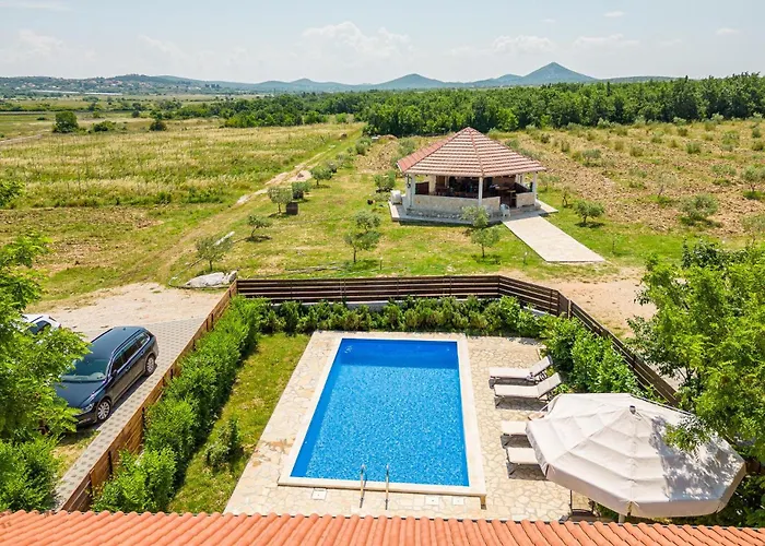 Two-bedroom In 펜션 Lisane Tinjske