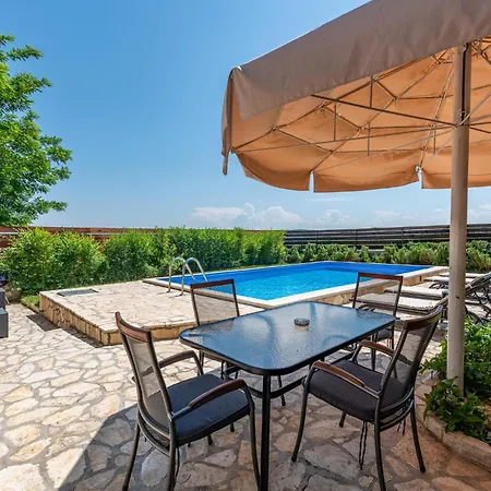 Two-bedroom In * Lisane Tinjske