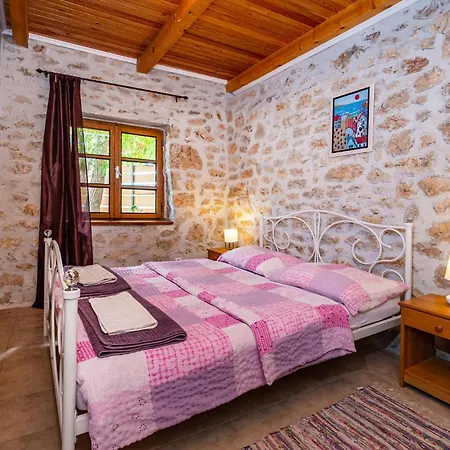 2 Bedroom Cozy In * Lisane Tinjske