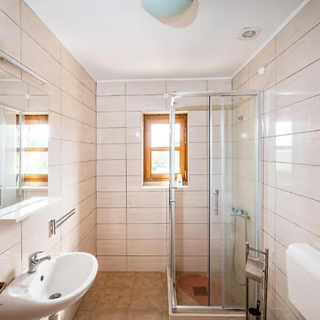 Amazing Home In Lisane Tinjske Nyaraló *