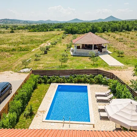 Amazing Home In Lisane Tinjske Nyaraló Lišane Tinjske