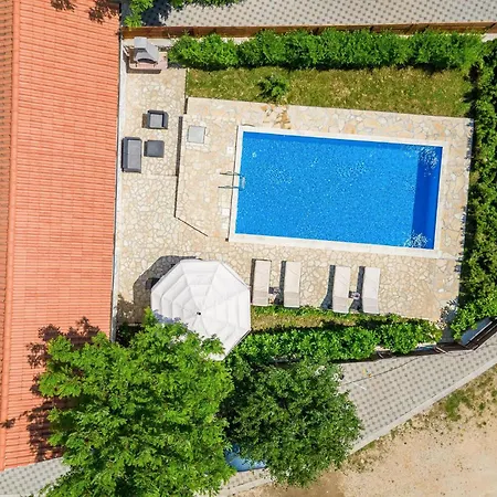 Nyaraló Amazing Home In Lisane Tinjske