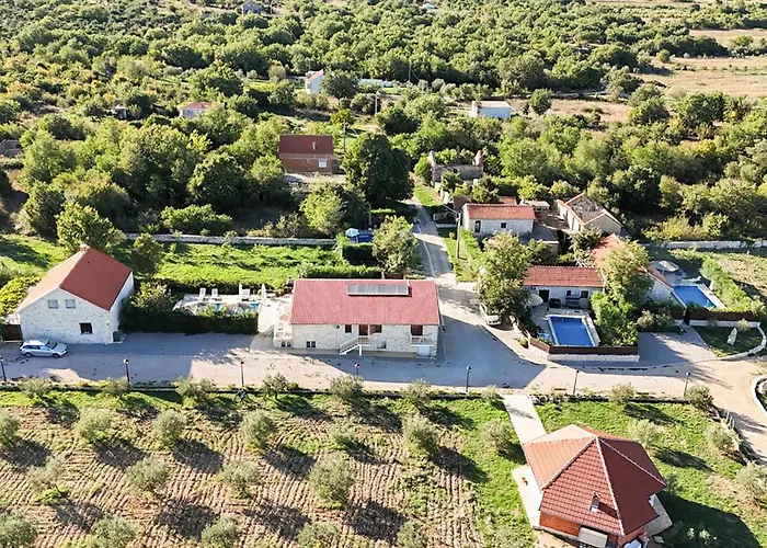 Hébergement de vacances Two-bedroom In Lisane Tinjske